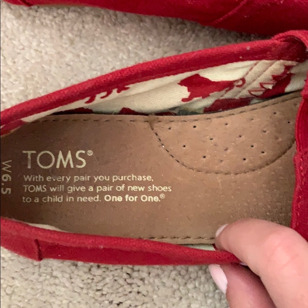 Toms - Picture 3 of 3